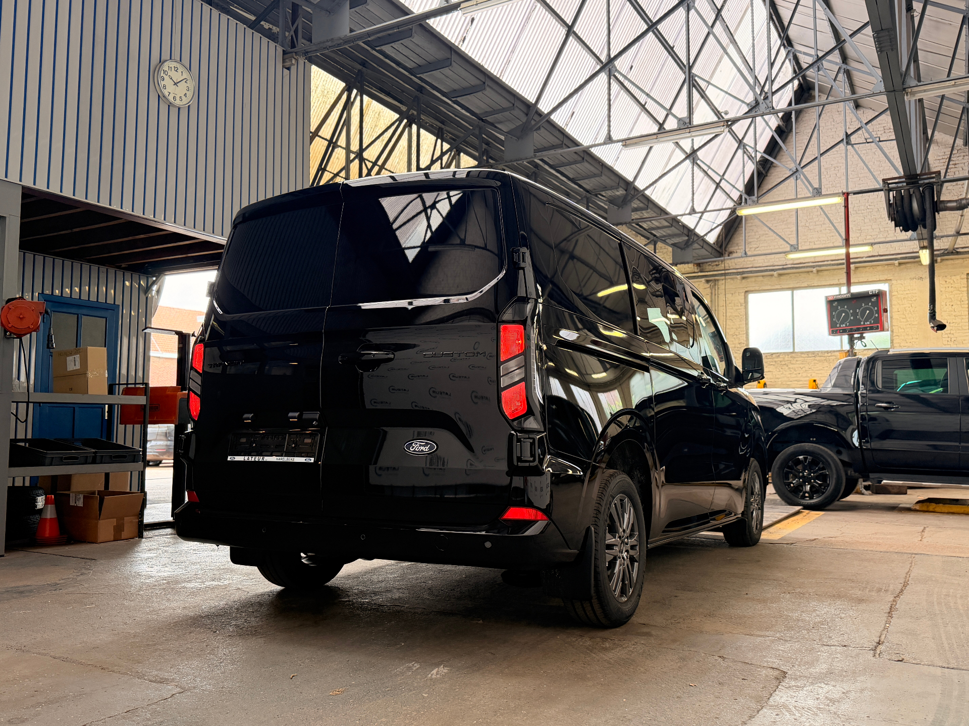 Ford Transit Custom Multi-Use Limited 320S 2.0TD 170Pk / 125Kw A8 FWD DUBBELE SCHUIFDEUR