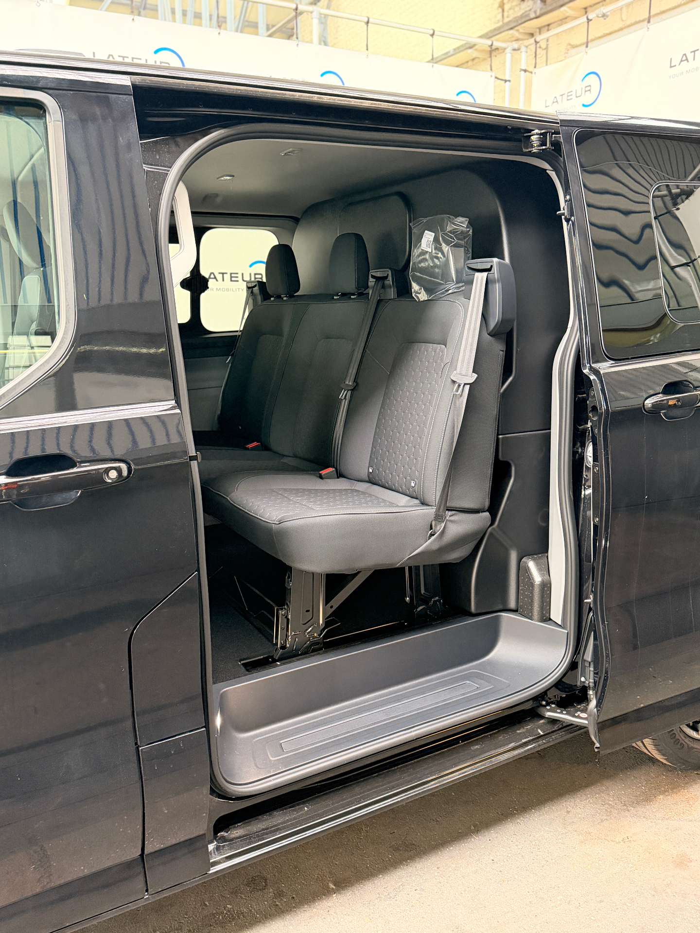 Ford Transit Custom Multi-Use Limited 320S 2.0TD 170Pk / 125Kw A8 FWD DUBBELE SCHUIFDEUR