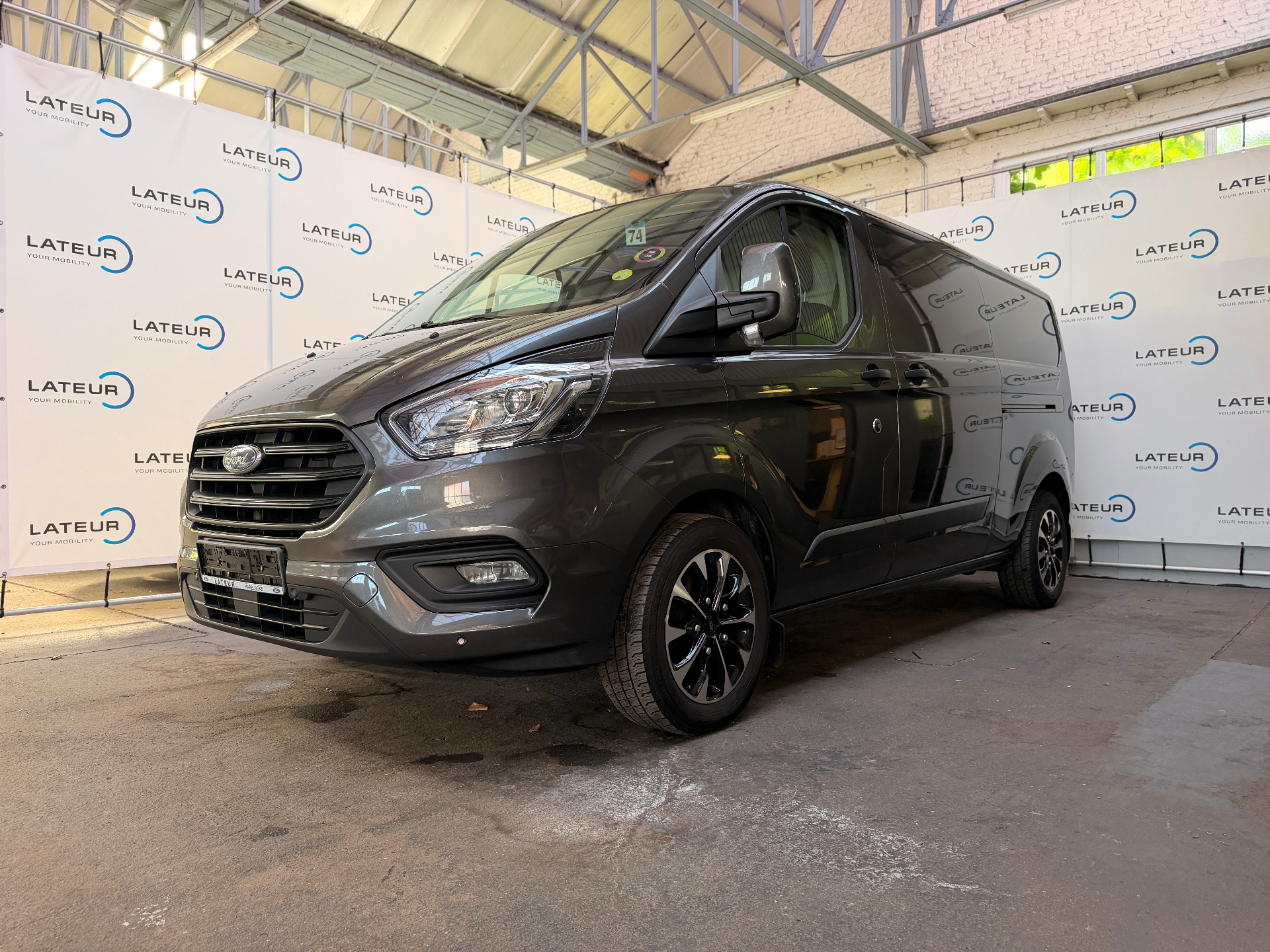 Ford Transit Custom 320L Gesloten bestelwagen L2 Trend A6 2.0TD 130pk – Dubbele schuifdeur – 18″ ALU VELGEN