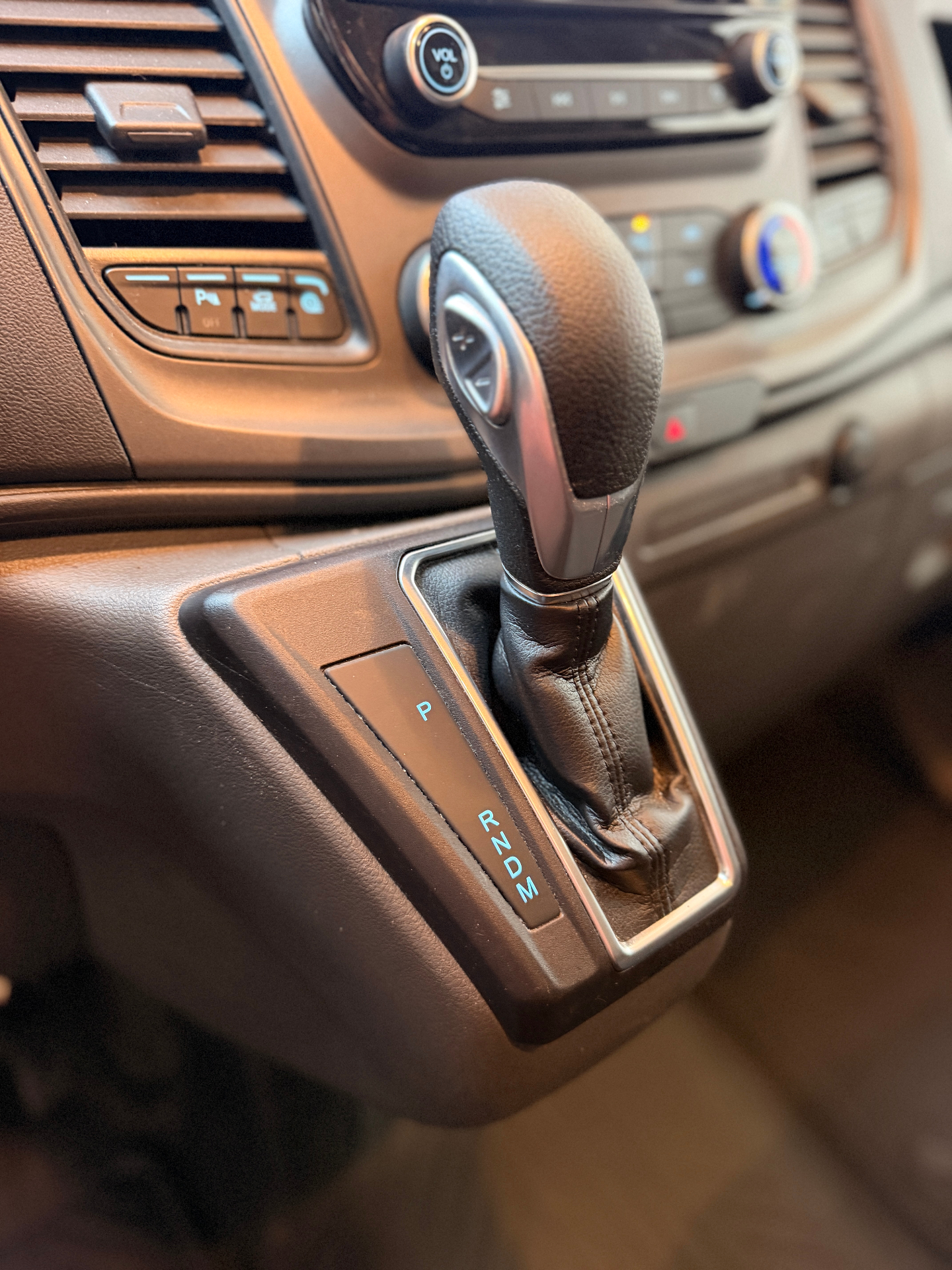 Ford Transit Custom 320L Gesloten bestelwagen L2 Trend A6 2.0TD 130pk – Dubbele schuifdeur – 18″ ALU VELGEN