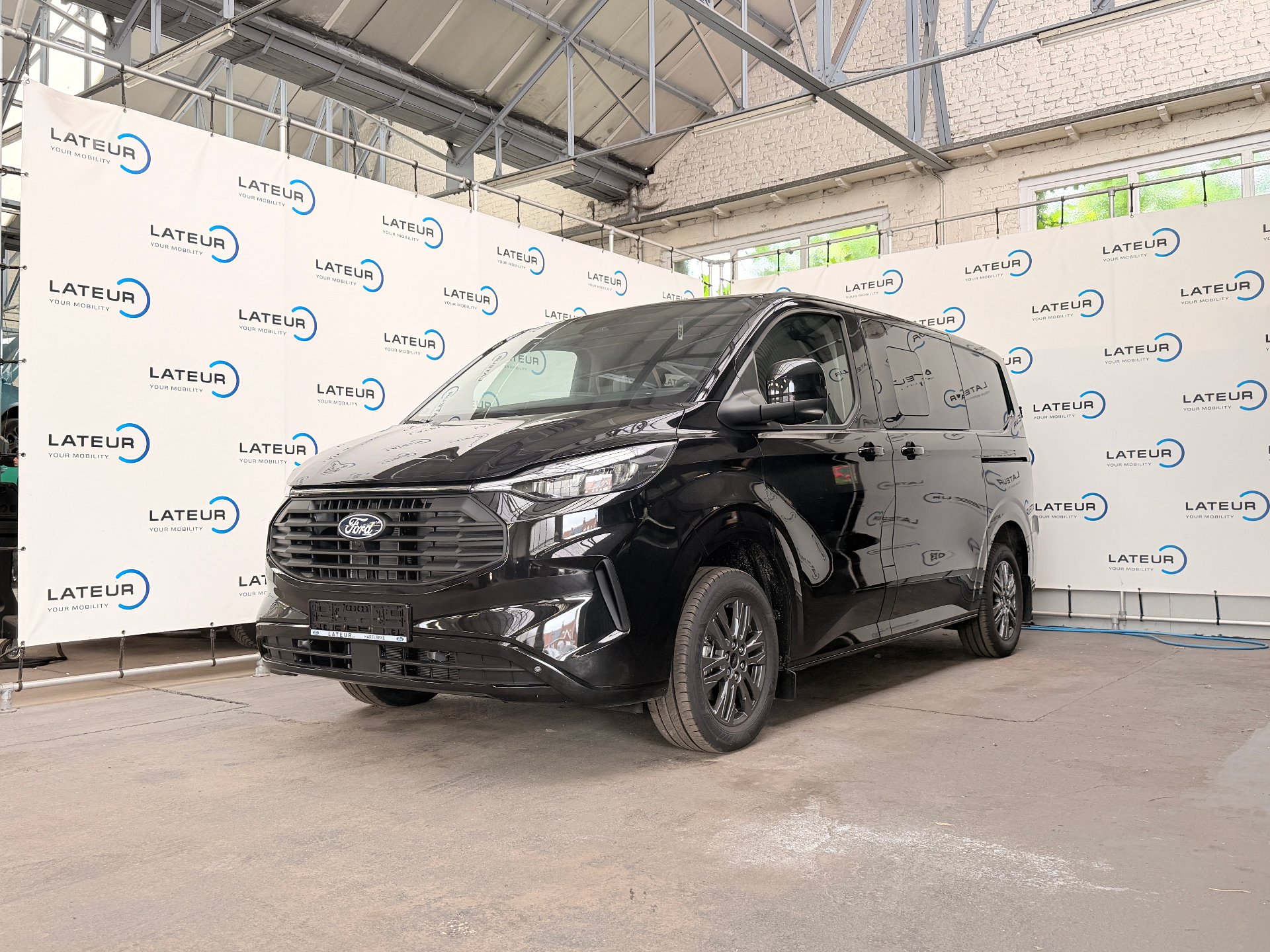 Ford Transit Custom Multi-Use Limited 320S 2.0TD 170Pk / 125Kw A8 FWD DUBBELE SCHUIFDEUR