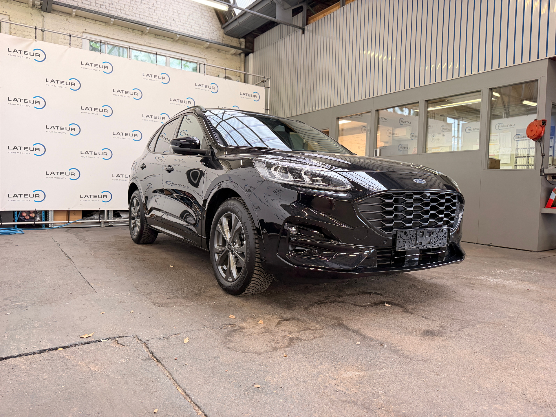 Ford Kuga 1.5i EcoBoost 150pk ST-Line X M6 + INKLAPBARE TREKHAAK