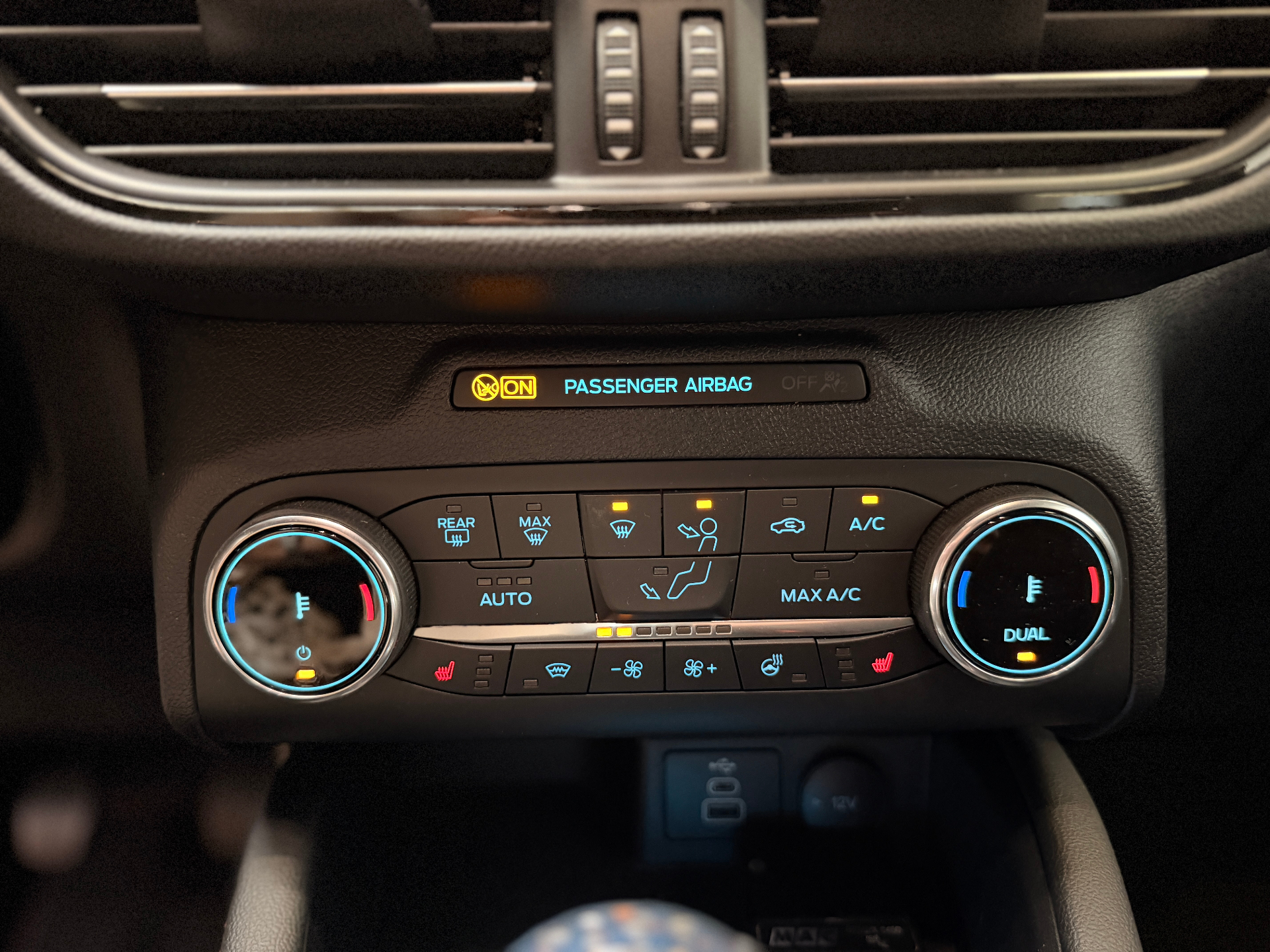 Ford Kuga 1.5i EcoBoost 150pk ST-Line X M6 + INKLAPBARE TREKHAAK