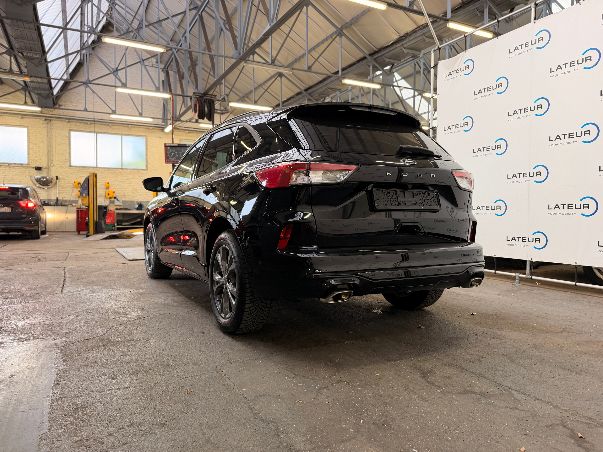 Ford Kuga 1.5i EcoBoost 150pk ST-Line X M6 + INKLAPBARE TREKHAAK