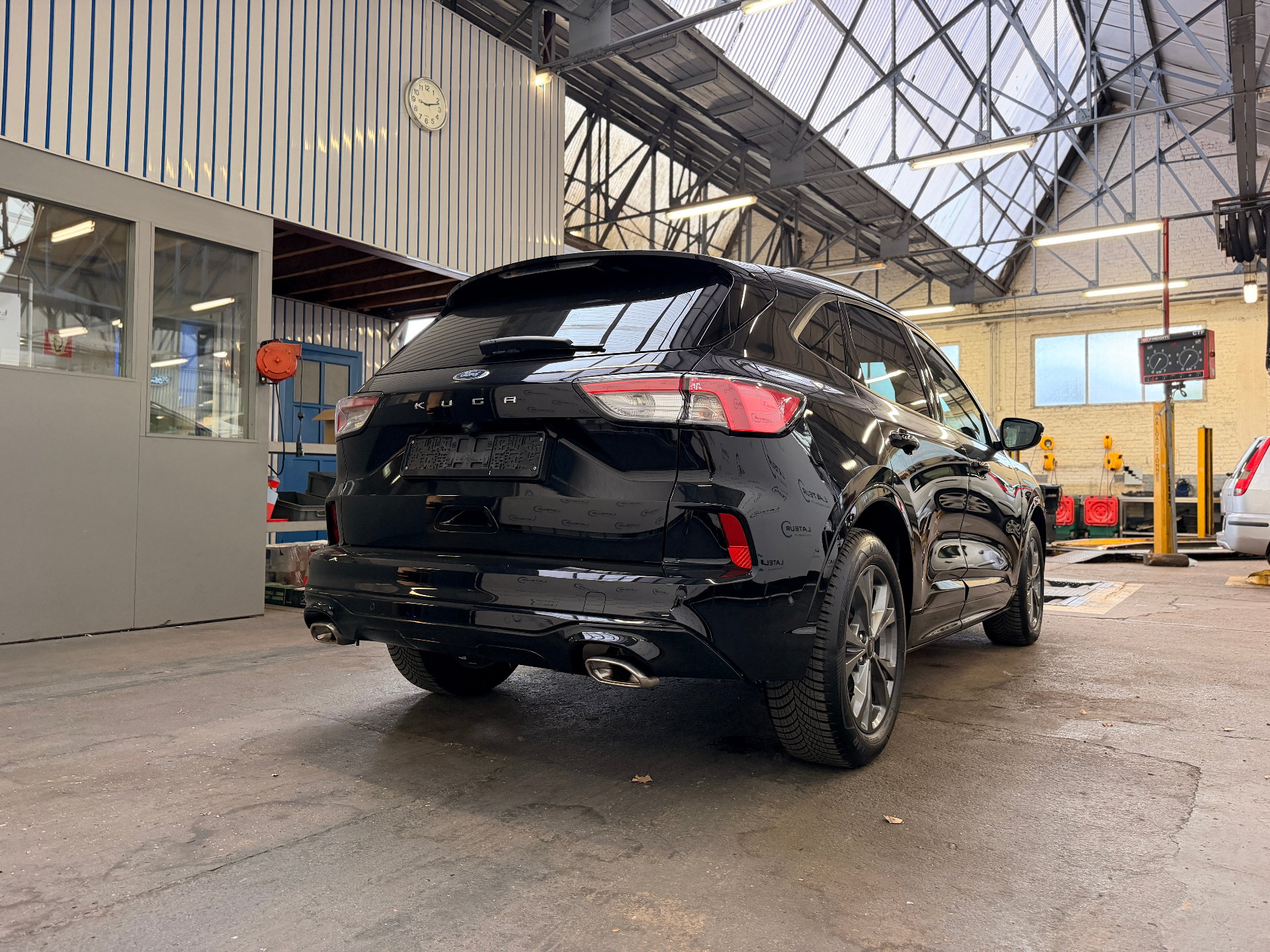 Ford Kuga 1.5i EcoBoost 150pk ST-Line X M6 + INKLAPBARE TREKHAAK