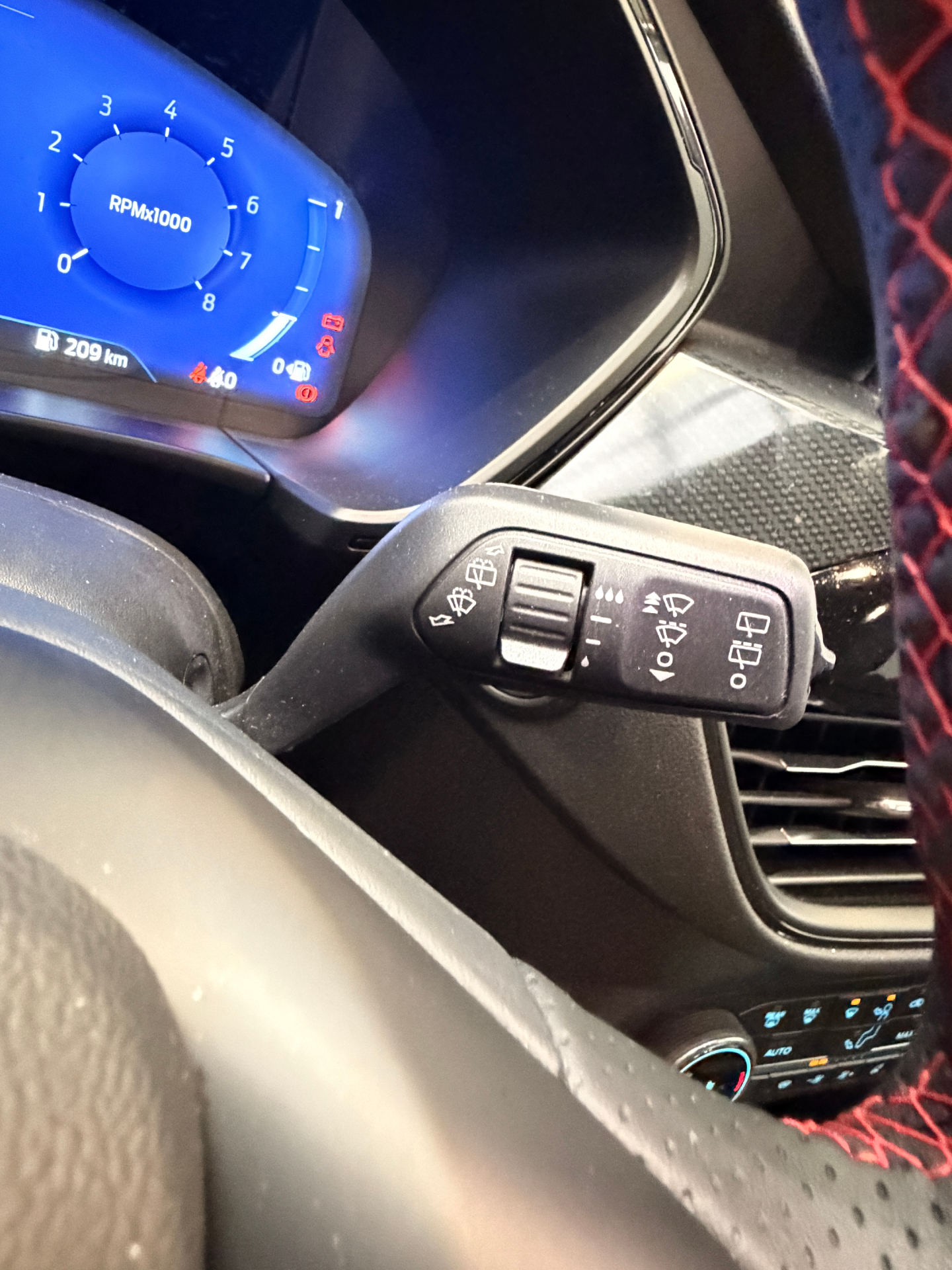 Ford Kuga EcoBoost 1.5i ST-Line X 150pk M6 + PANORAMISCH DAK + INKLAPBARE TREKHAAK