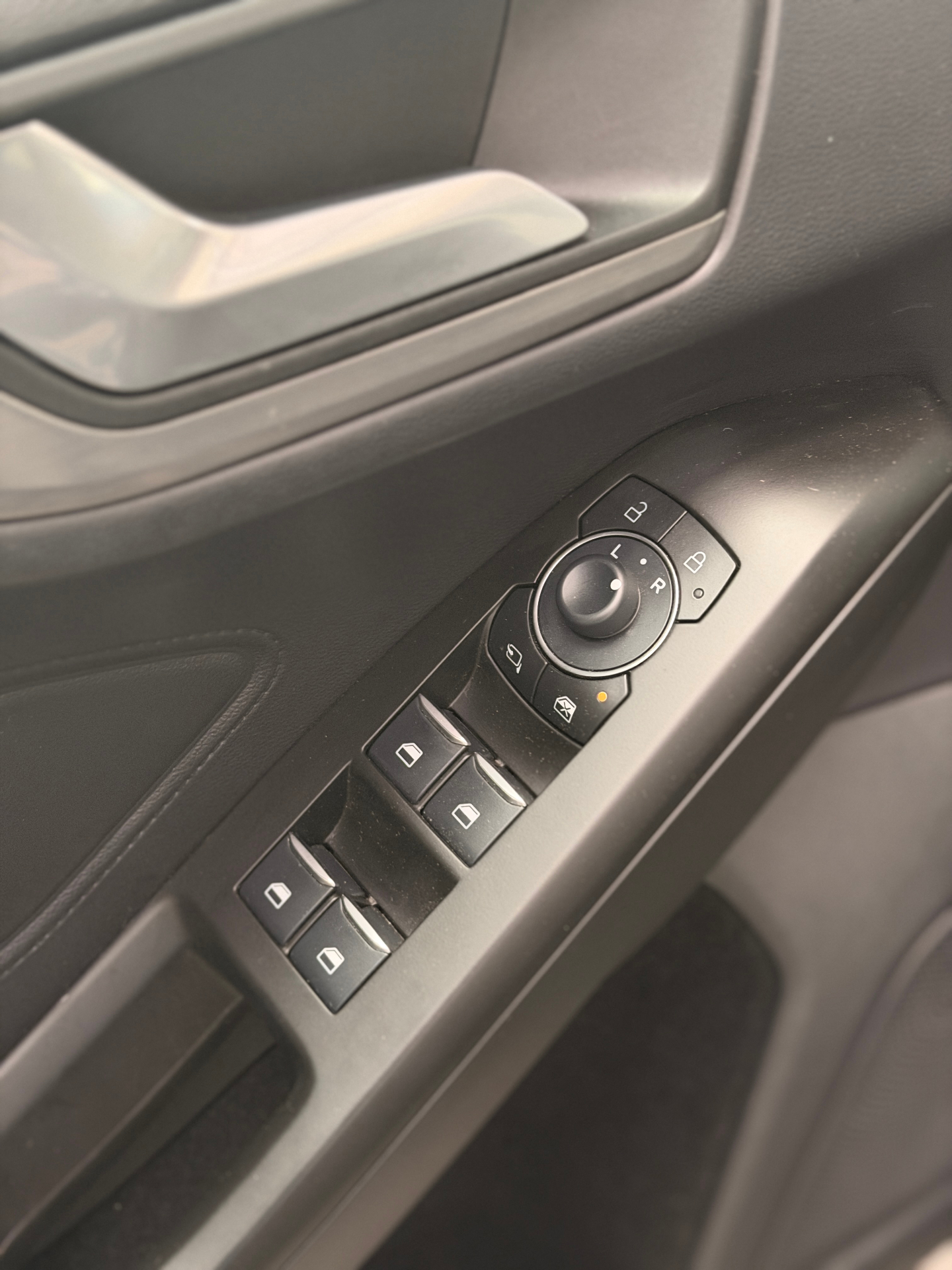 Ford Focus Titanium 1.0i EcoBoost 125pk / 92kW mHEV M6 – Clipper