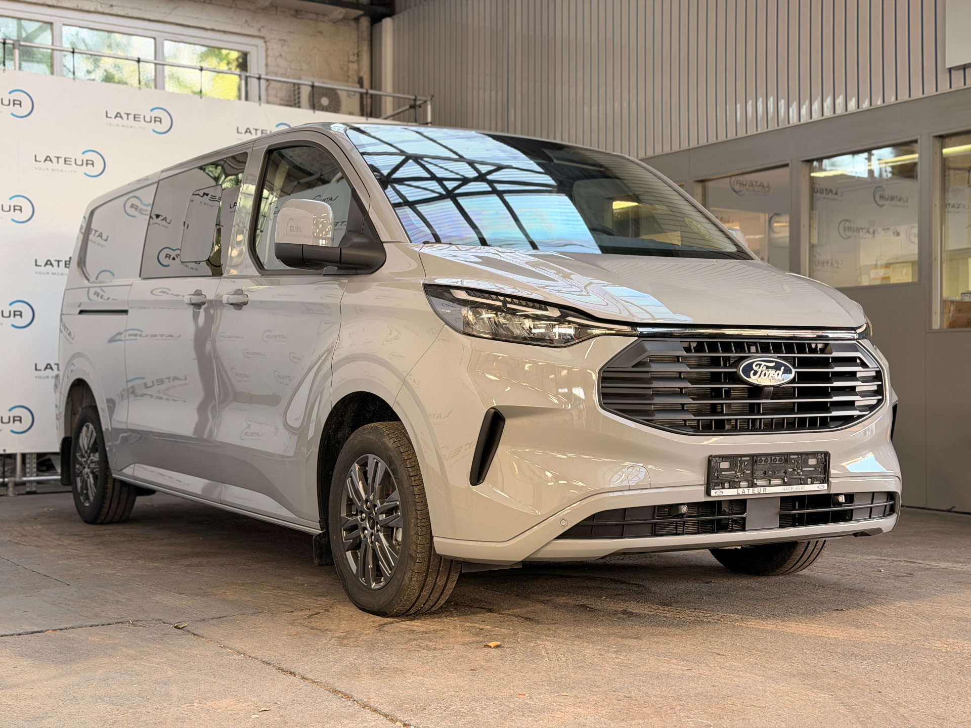 Ford Transit Custom Multi-Use Limited 320L 2.0TD 170Pk / 125Kw A8 DUBBELE SCHUIFDEUR