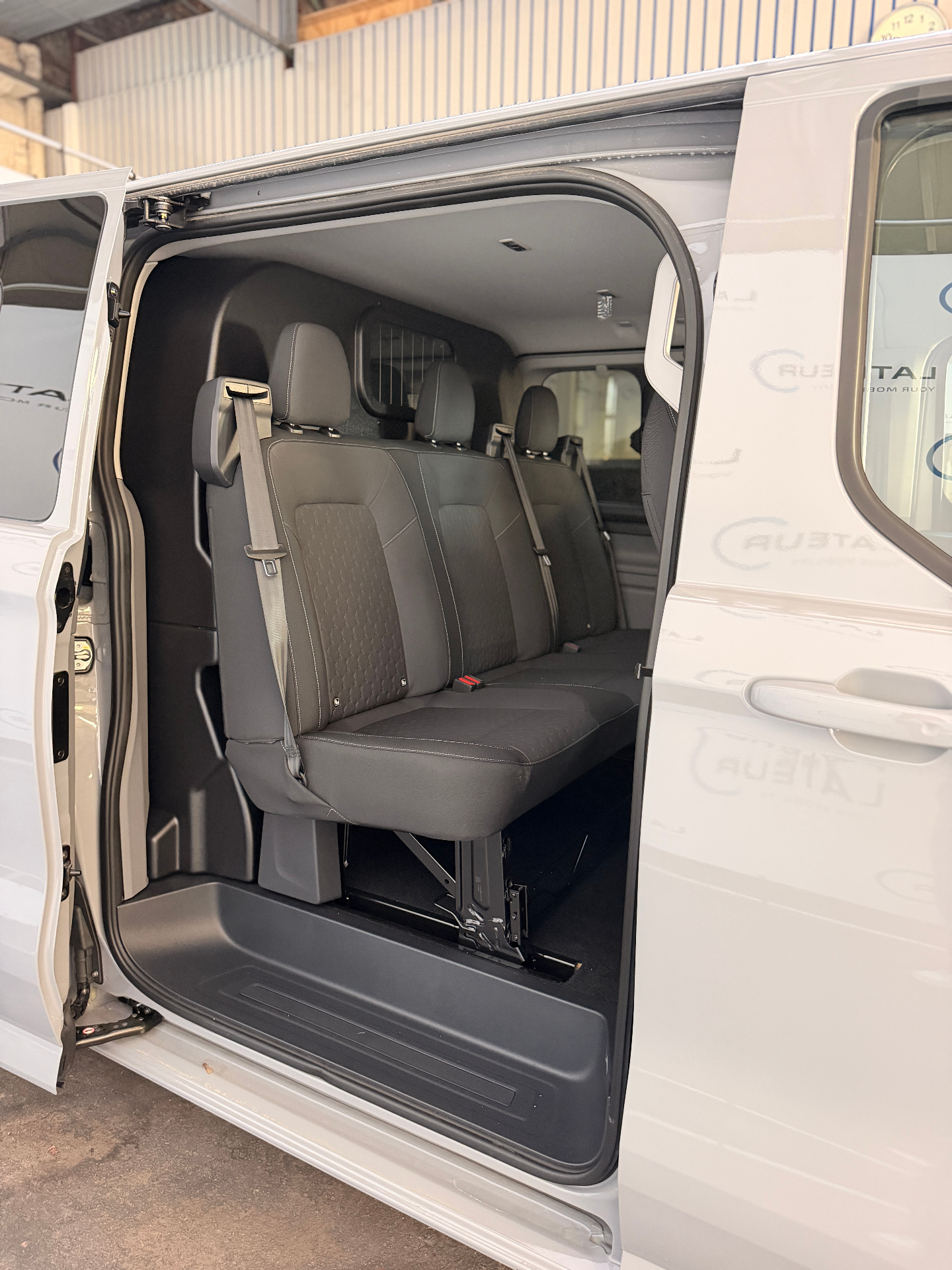 Ford Transit Custom Multi-Use Limited 320L 2.0TD 170Pk / 125Kw A8 DUBBELE SCHUIFDEUR