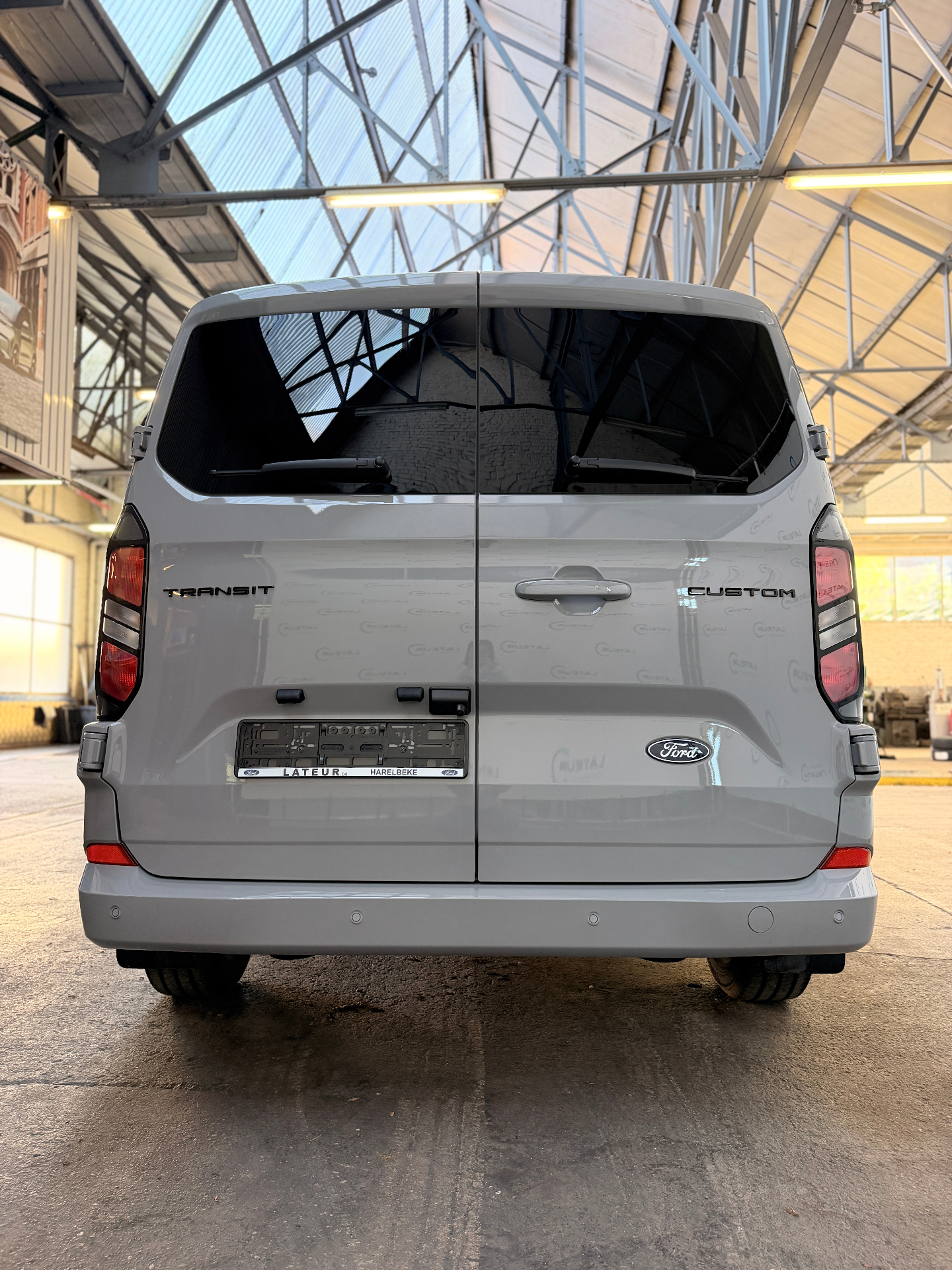 Ford Transit Custom Multi-Use Limited 320L 2.0TD 170Pk / 125Kw A8 DUBBELE SCHUIFDEUR