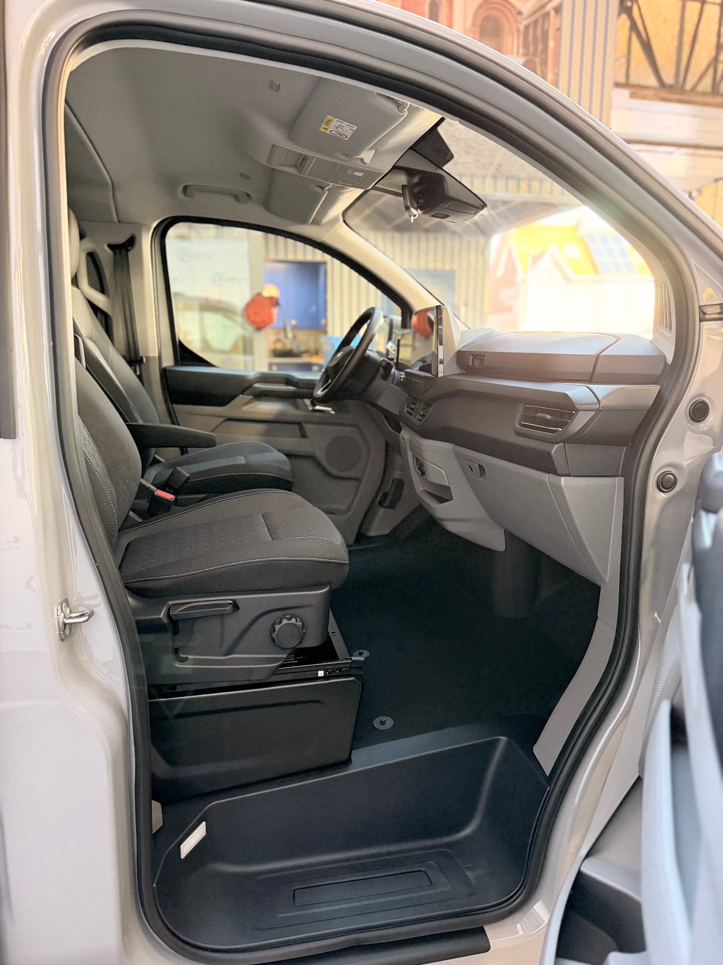 Ford Transit Custom Multi-Use Limited 320L 2.0TD 170Pk / 125Kw A8 DUBBELE SCHUIFDEUR