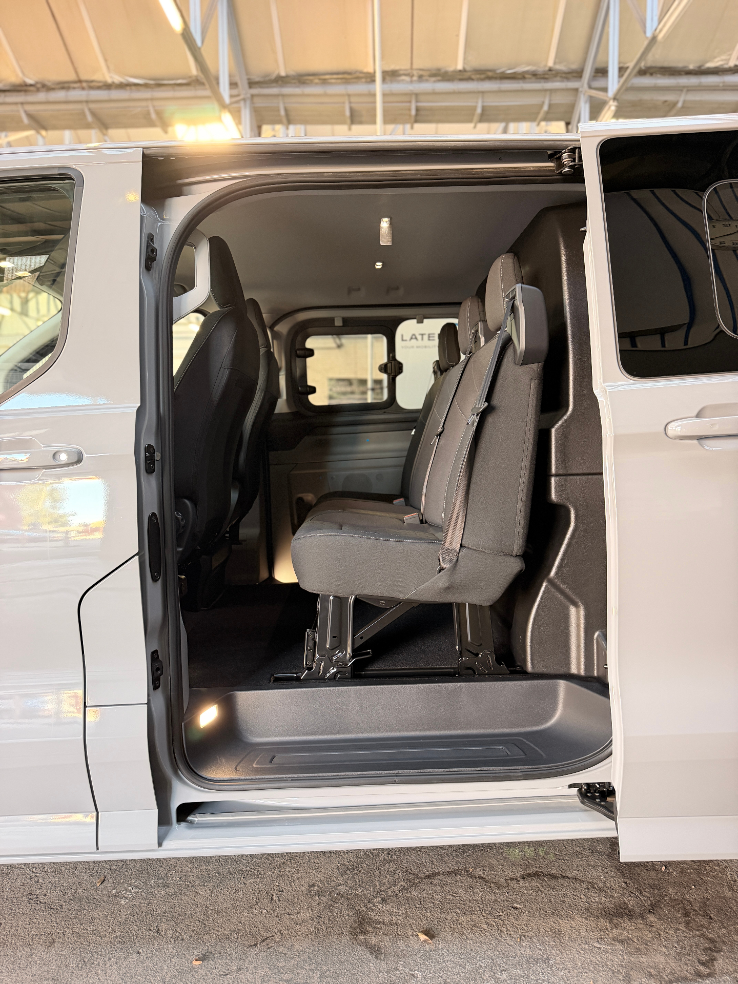 Ford Transit Custom Multi-Use Limited 320L 2.0TD 170Pk / 125Kw A8 DUBBELE SCHUIFDEUR