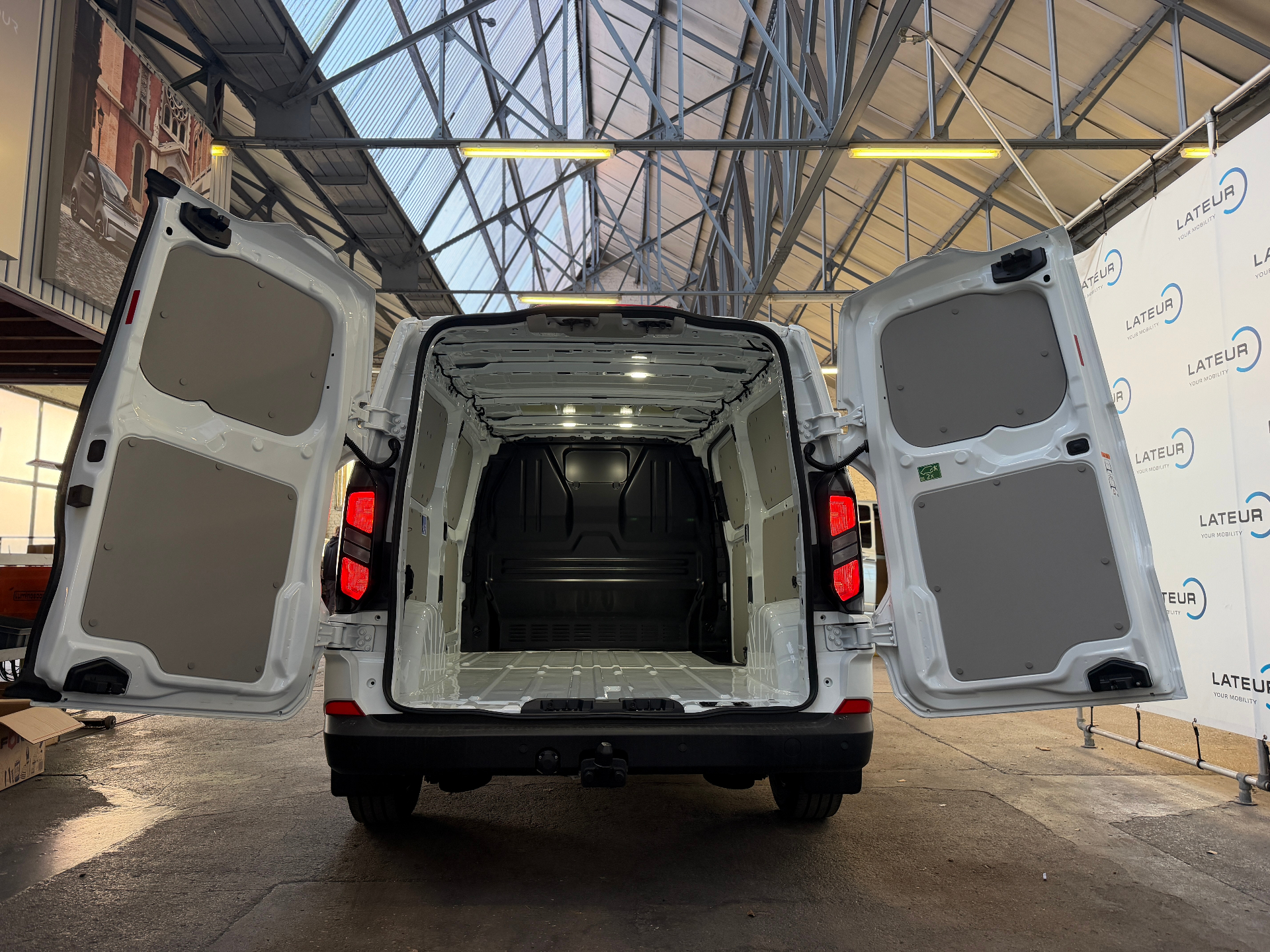 Ford Transit Custom 320L Trend 2.0 TD 136pk / 100Kw M6