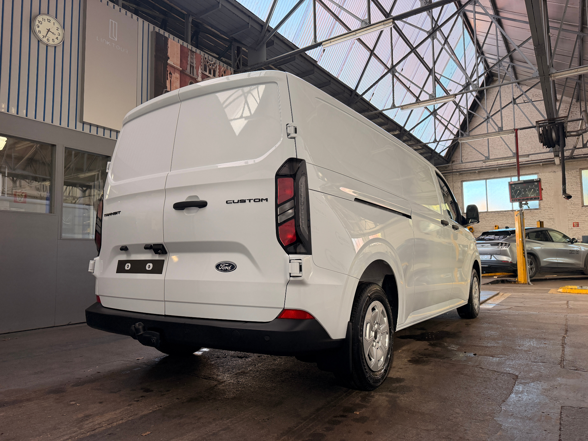 Ford Transit Custom 320L Trend 2.0 TD 136pk / 100Kw M6