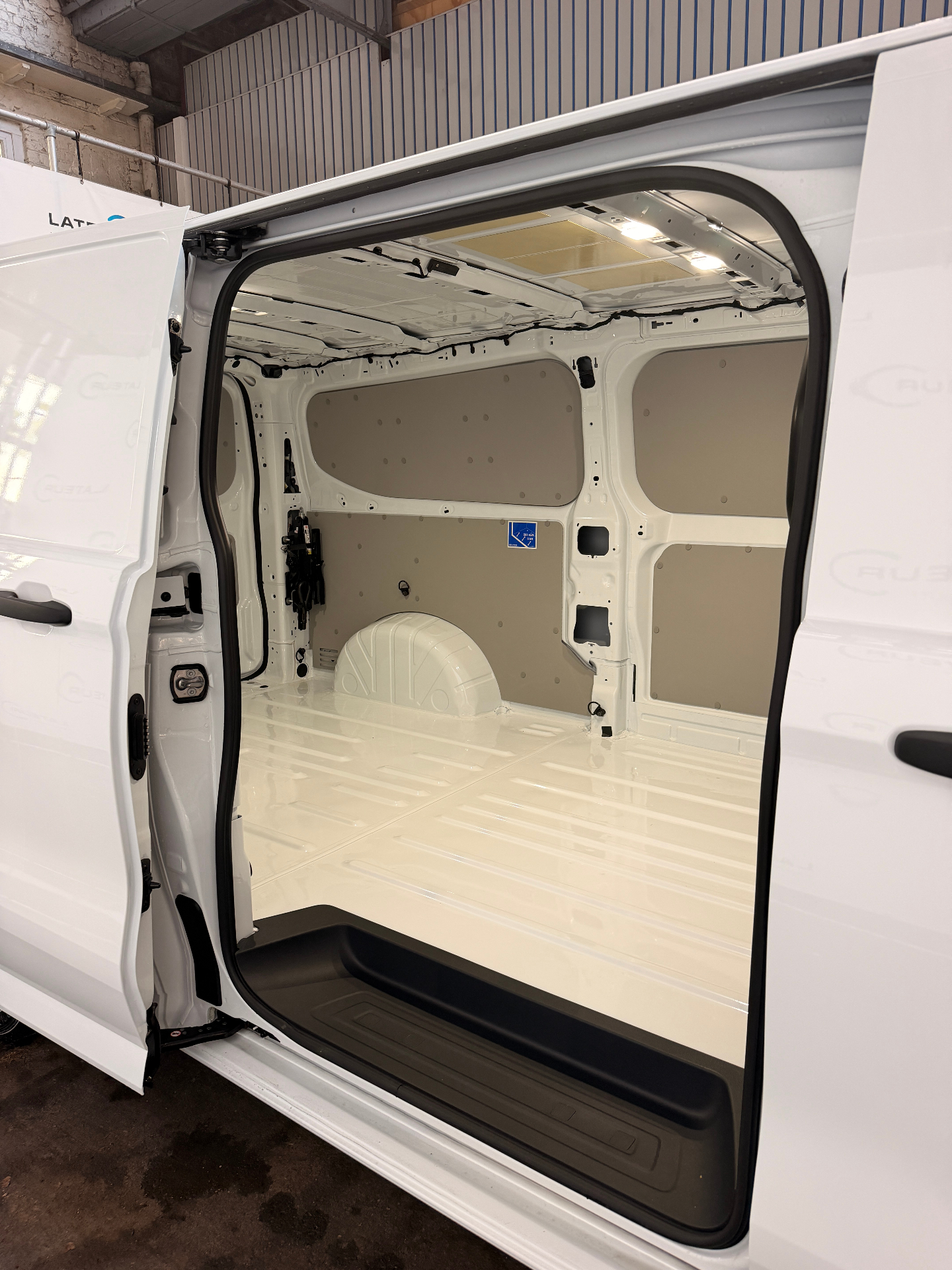 Ford Transit Custom 320L Trend 2.0 TD 136pk / 100Kw M6