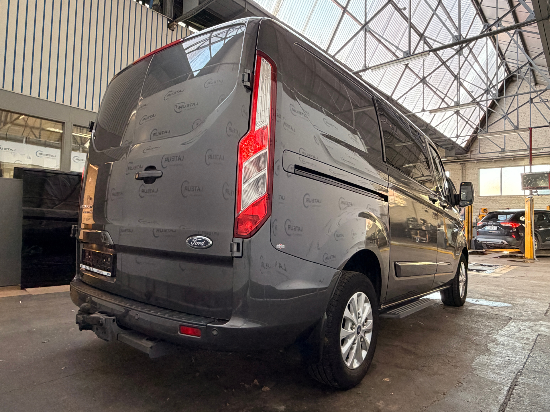 Ford Transit Custom 300S Multi use: bestelwagen met dubbele cabine L1 Limited A6
