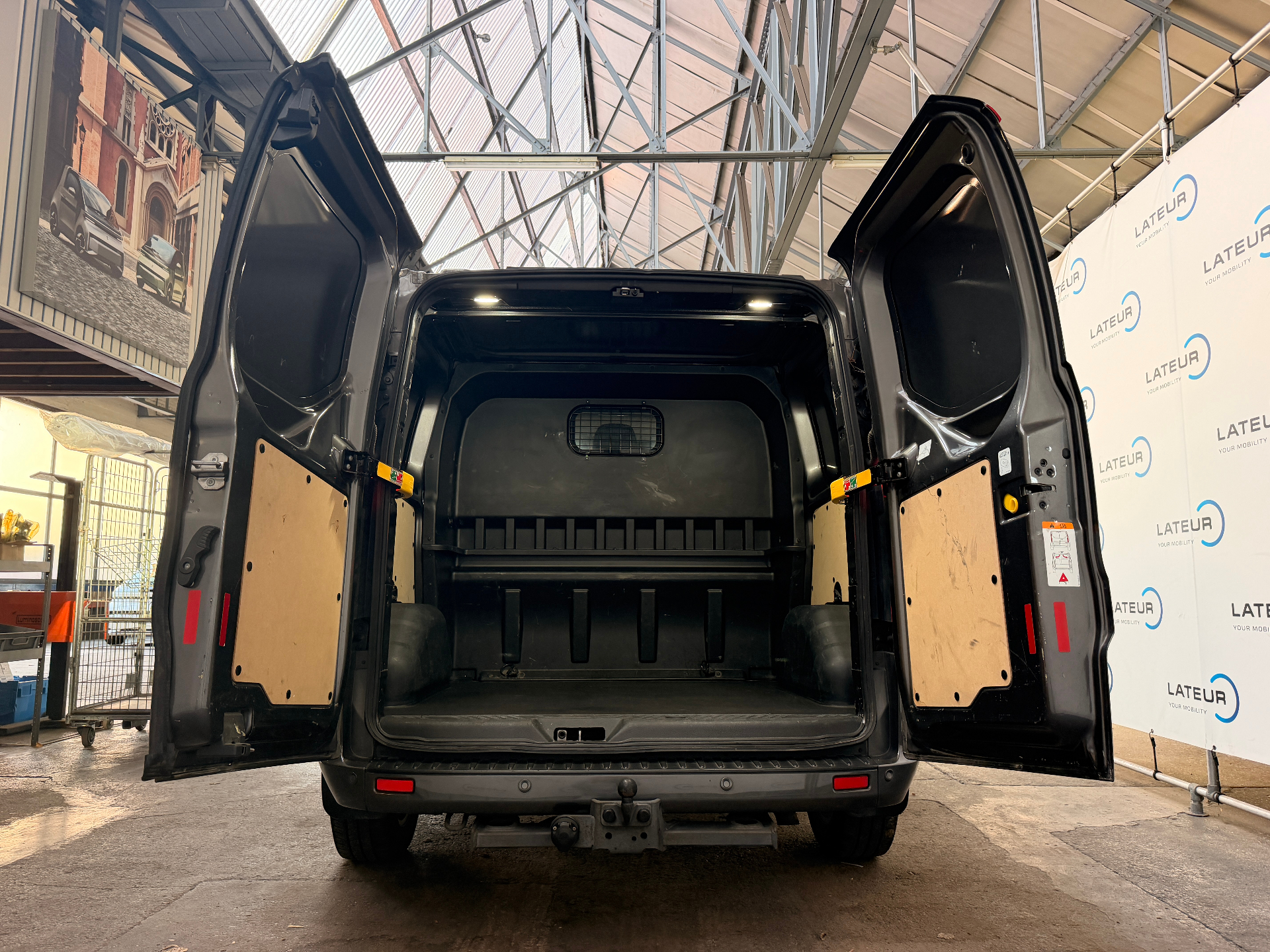 Ford Transit Custom 300S Multi use: bestelwagen met dubbele cabine L1 Limited A6
