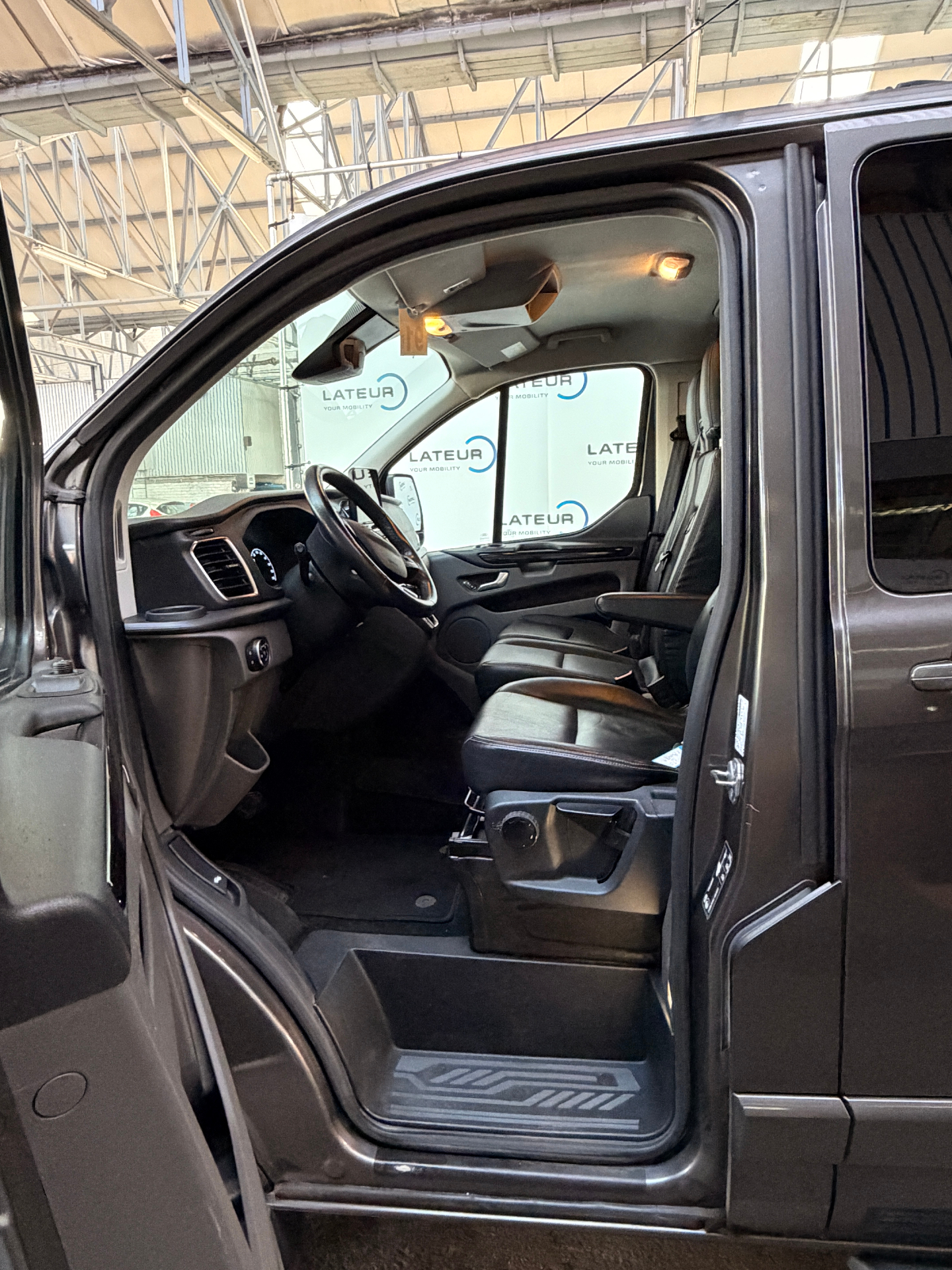Ford Transit Custom 300S Multi use: bestelwagen met dubbele cabine L1 Limited A6
