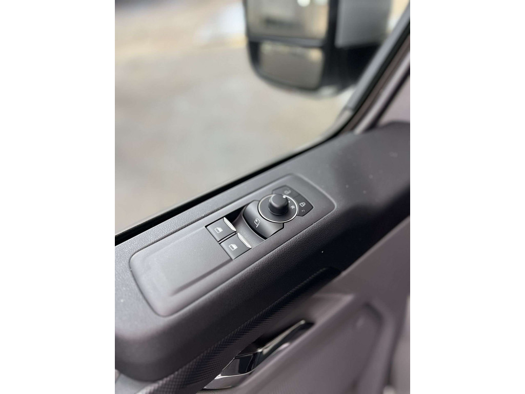 Ford Transit Custom Multi-Use Limited 320L 136Pk A8 PACK6 + inklapbare trekhaak