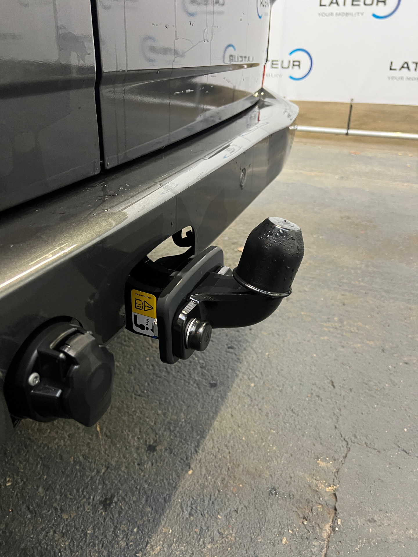 Ford Transit Custom 320L Limited 2.0 TD 136Pk / 100kW M6 + houten vloer en zijwanden