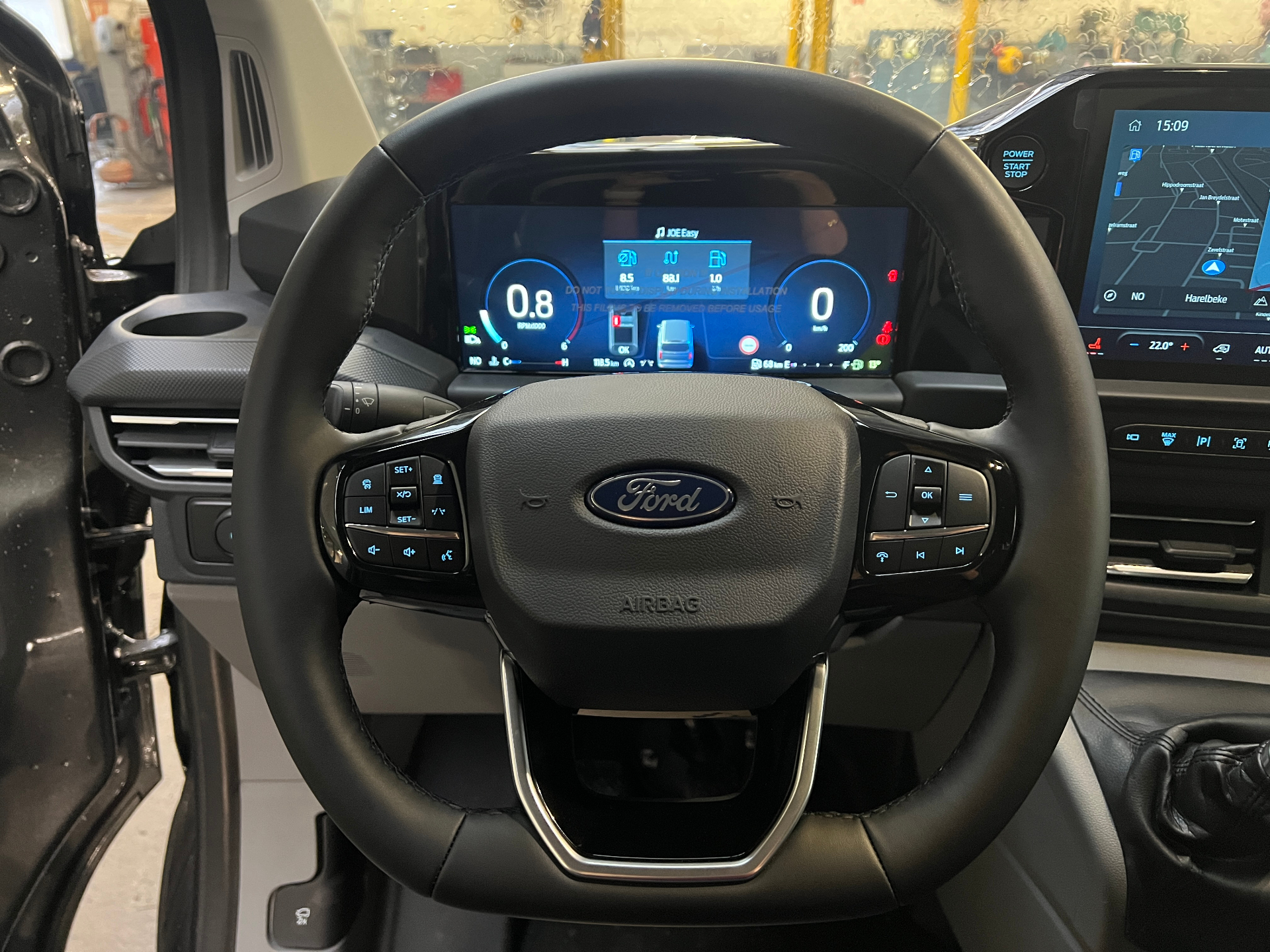 Ford Transit Custom 320L Limited 2.0 TD 136Pk / 100kW M6 + houten vloer en zijwanden
