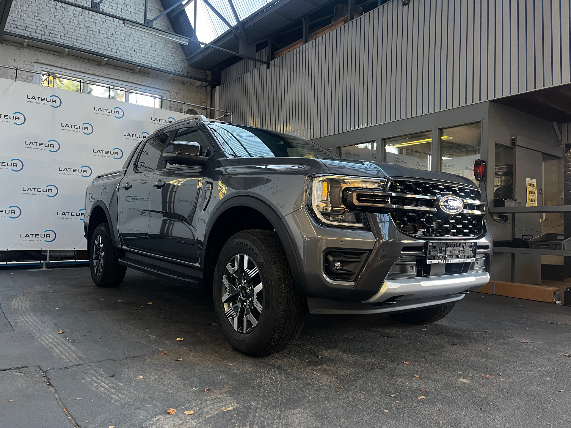 Ford Ranger PHEV A10 e-4WD Wildtrak Carbonized Grey + elekt roll shutter