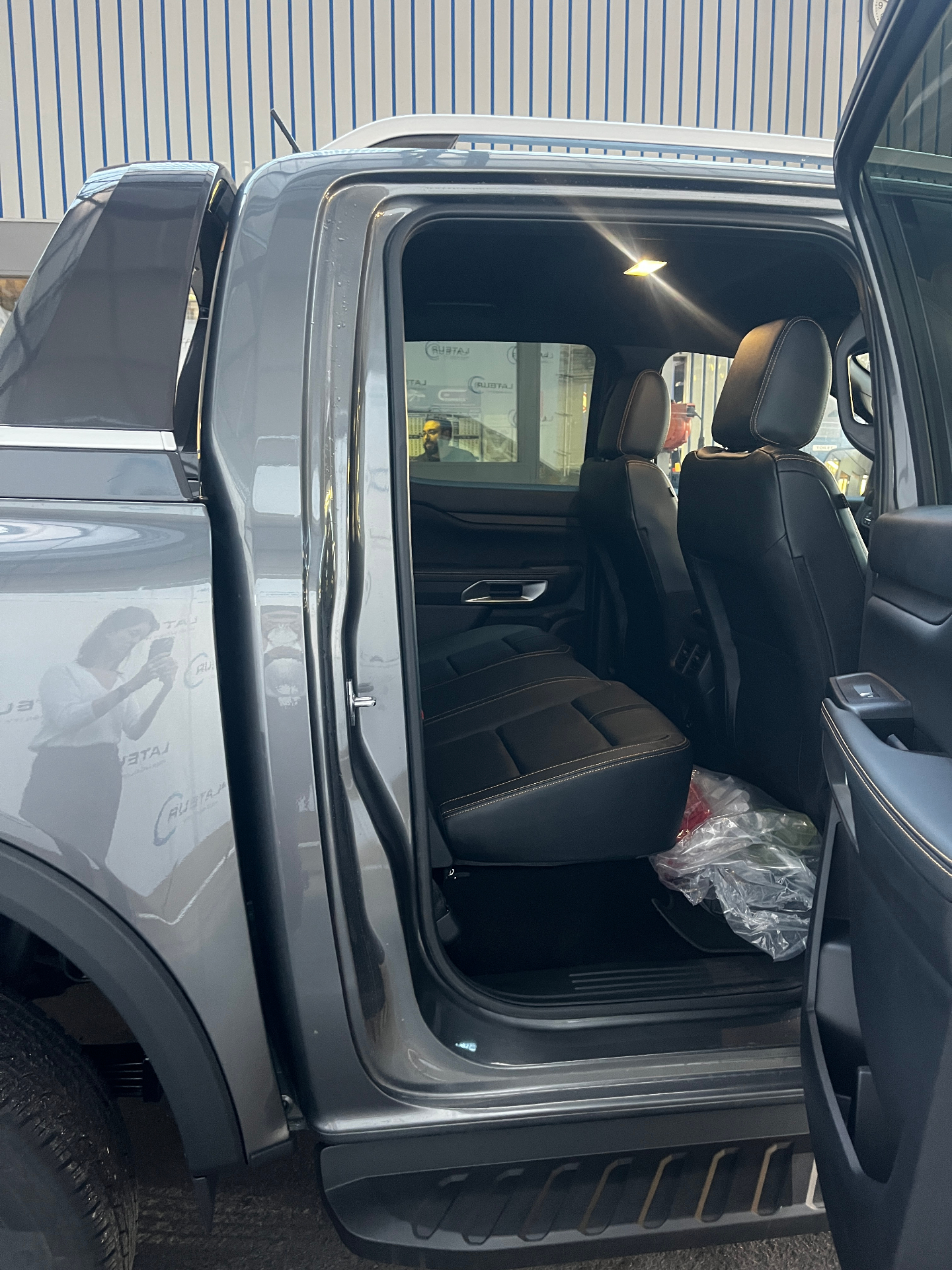 Ford Ranger PHEV A10 e-4WD Wildtrak Carbonized Grey + elekt roll shutter
