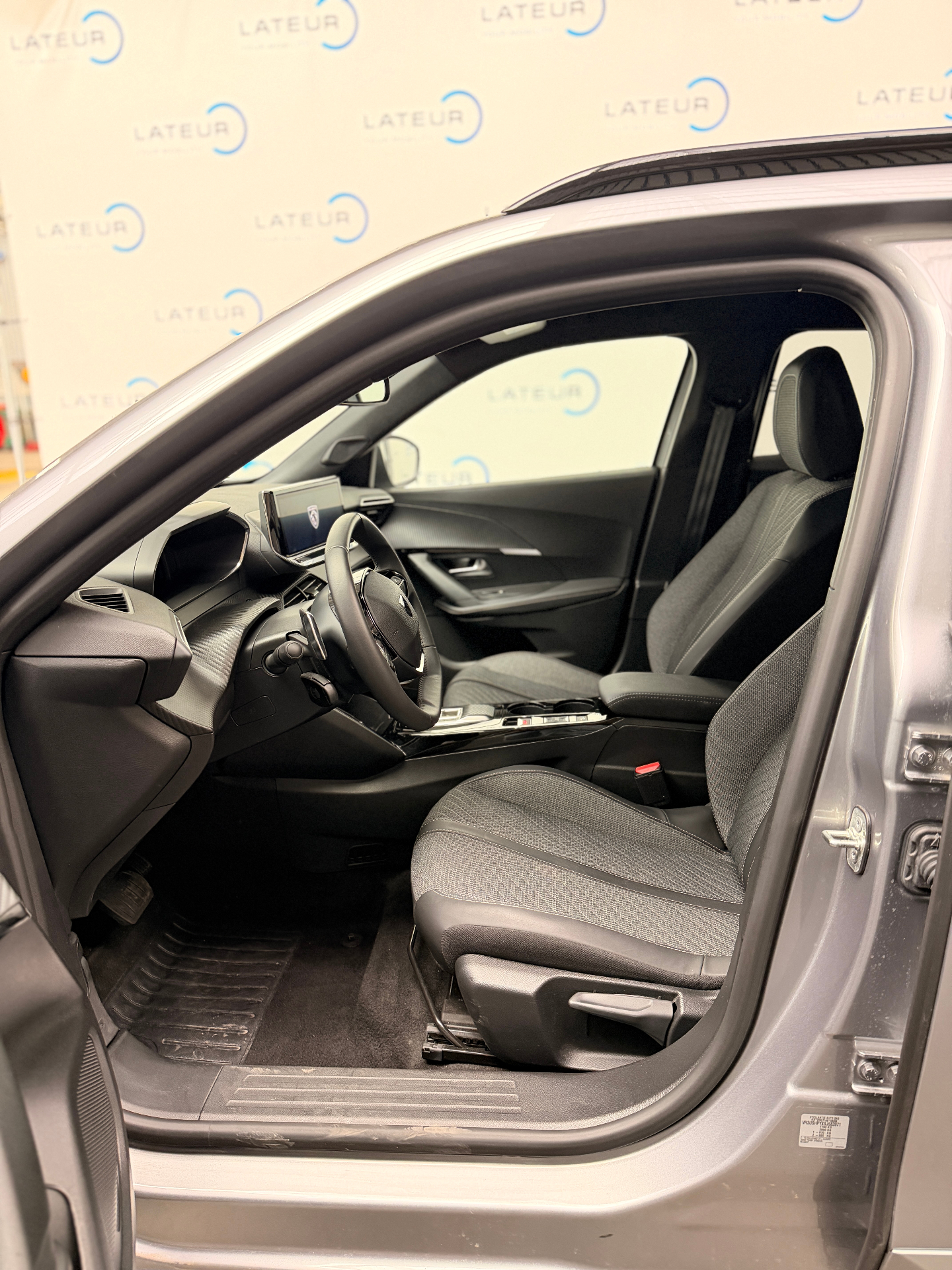 Peugeot 2008 Allure 1.2 Hybrid 145 mHEV