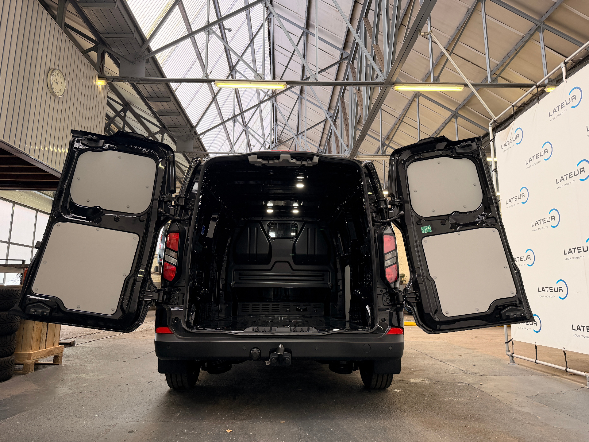 Ford Transit Custom 320L Trend 2.0TD 136Pk A8 + Driver Assist Pack 360°camera